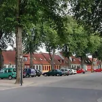 8 Person On A In Lejlighed