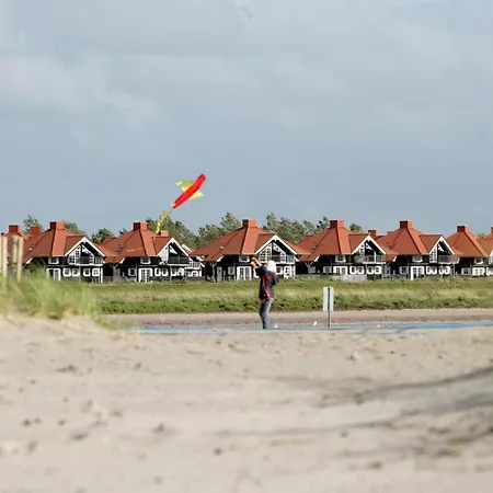 8 Person On A In アパート