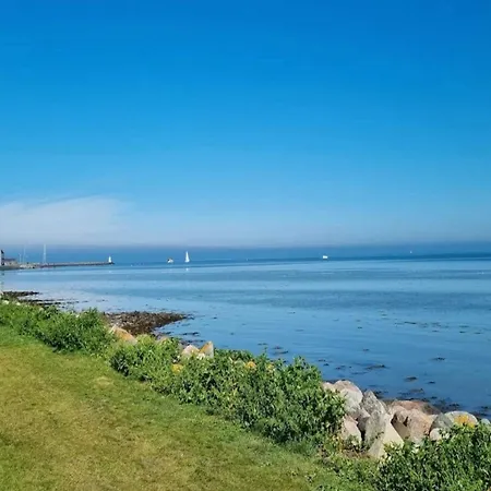 8 Person On A In アパート