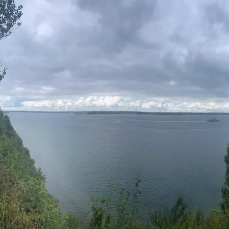 8 Person On A In アパート