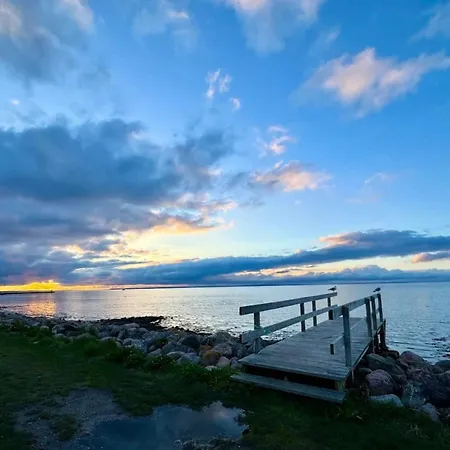 アパート 8 Person On A In *