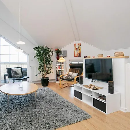 Apartamento 8 Person On A In *
