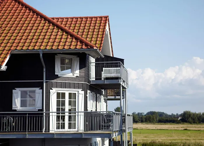 Apartman 8 Person On A In *