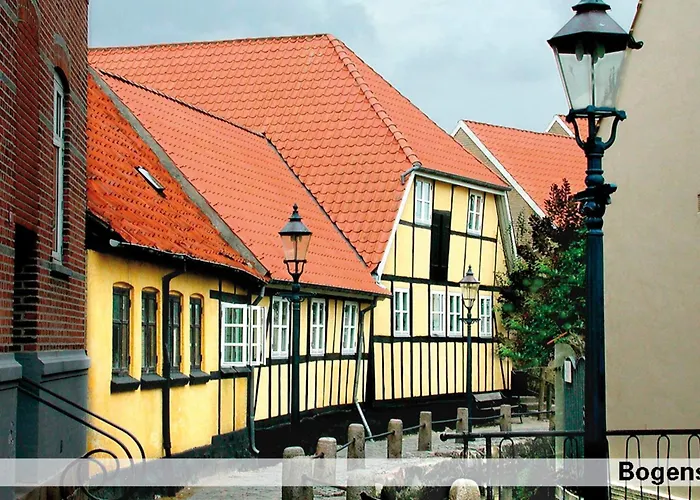 8 Person On A In Apartman