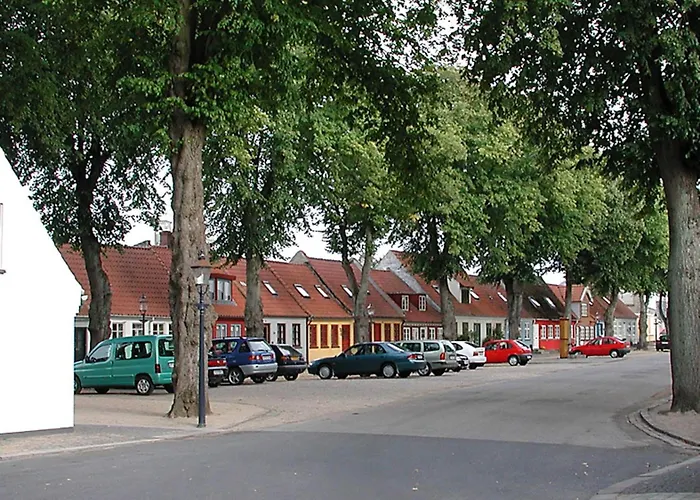 8 Person On A In Apartman