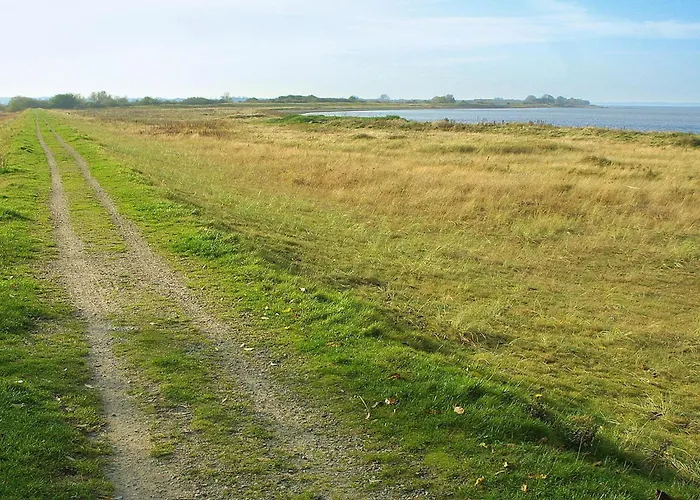 8 Person On A In Apartman