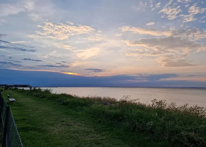 Apartman 8 Person On A In *