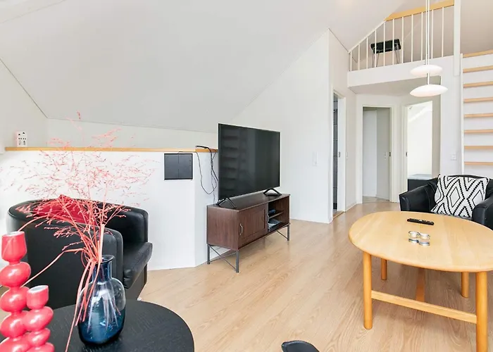 8 Person On A In Bogense