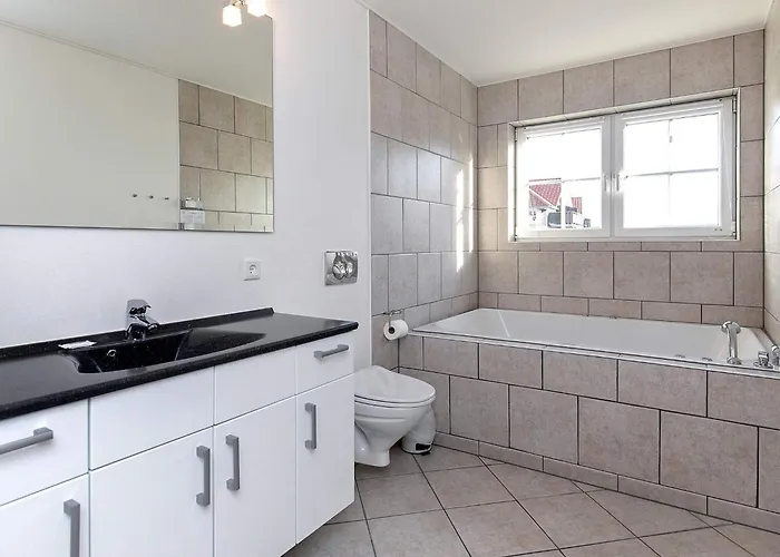 Apartman 8 Person On A In