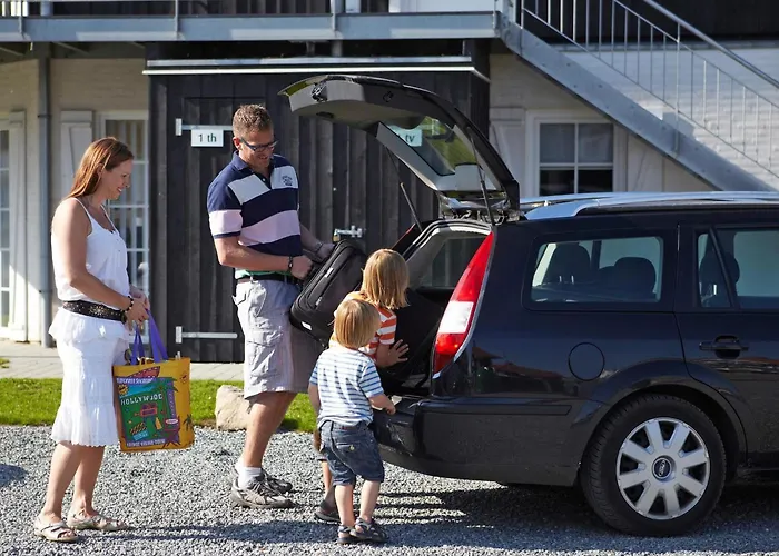 8 Person On A In Apartman *